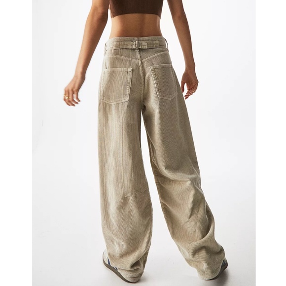 NWT BDG Cream Logan Cinch Back Corduroy Boyfriend Jeans Size 32 - Picture 3 of 15